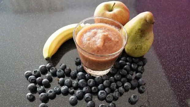 Blandet bær med eple smoothie
